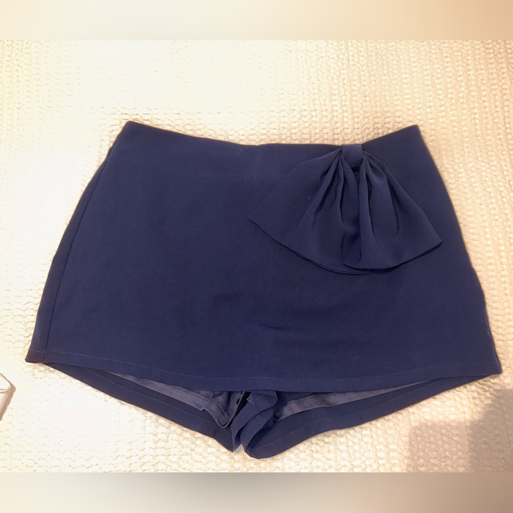 Navy skort size L
